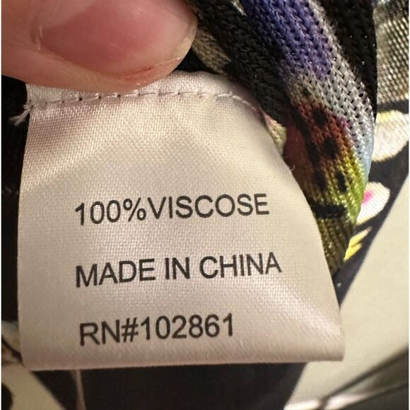 Adore black open front sleeveless snakebite tunic w/watercolor wing print - Picture 4 of 4